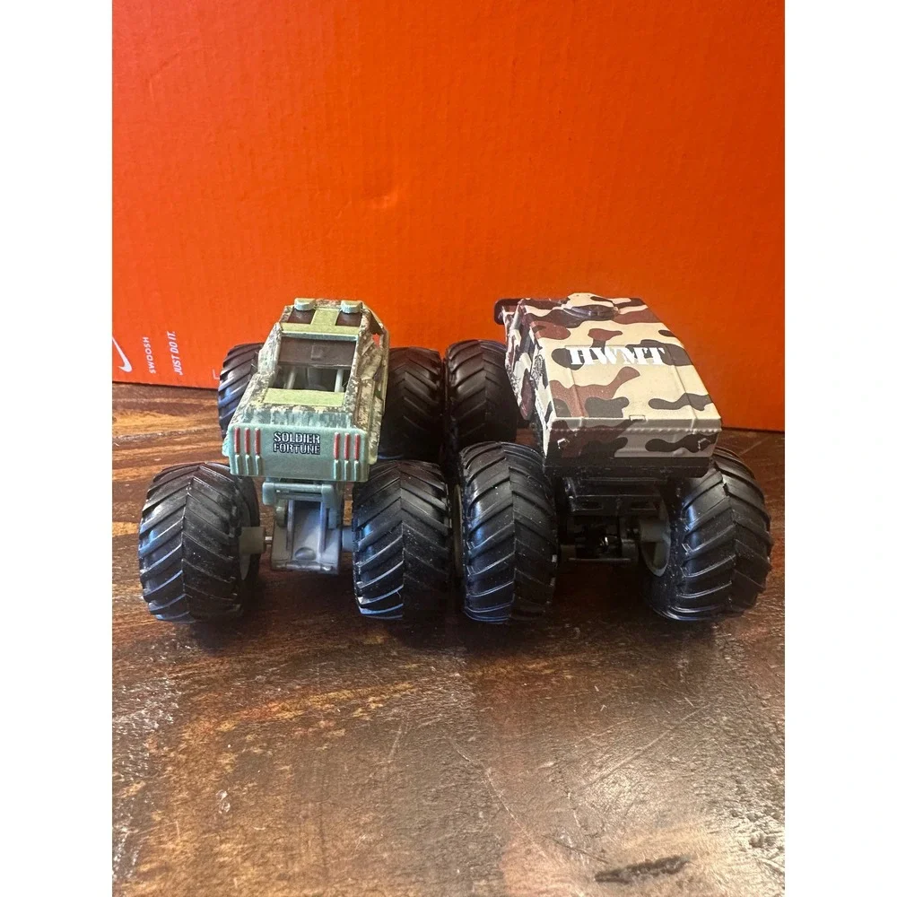 Monster Jam Soldier Fortune & Hot Wheels HWMT Humvee CamoMonster Trucks 1:64‎